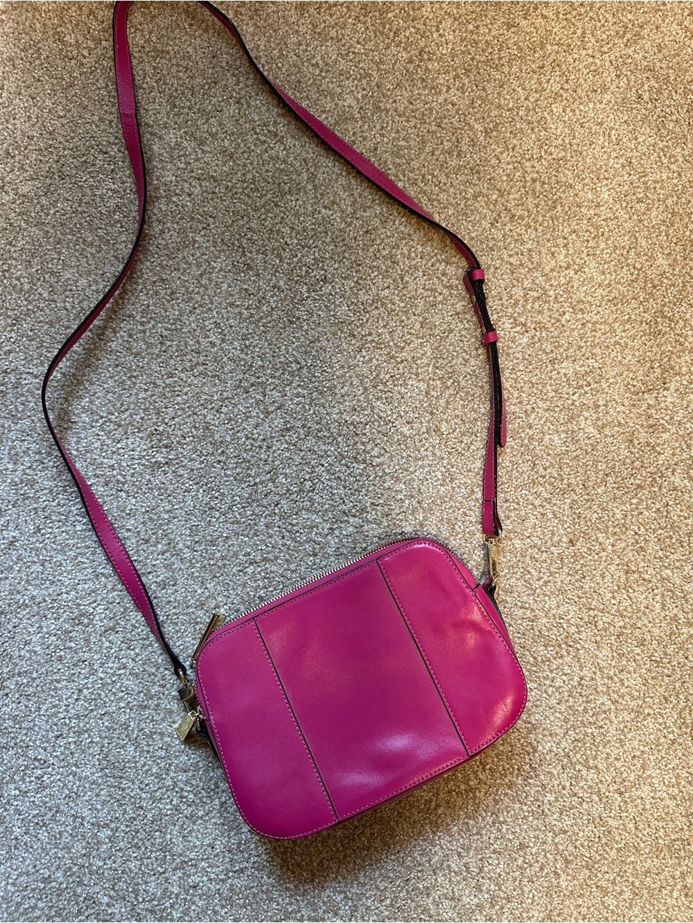 Compact Fuchsia Crossbody Bag with Adjustable Strap